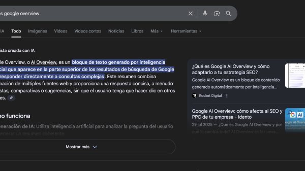 Captura de pantalla de Google mostrando un resumen generado por inteligencia artificial en la parte superior de los resultados de búsqueda, ilustrando el funcionamiento de AI Overviews y su impacto en el tráfico web.